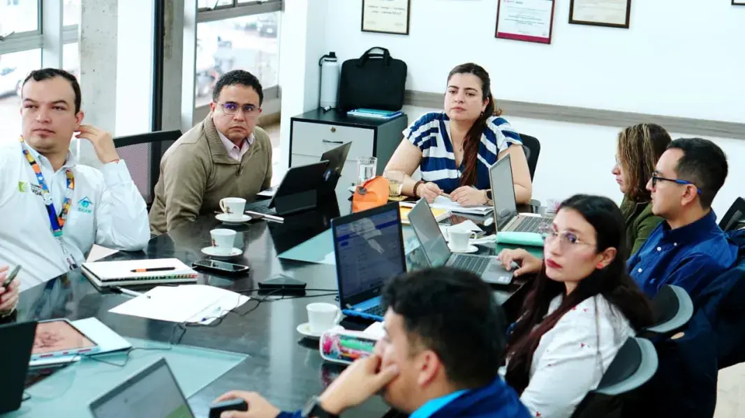 Ideam - Directora del Ideam impulsa la modernización de la Red Hidrometeorológica Nacional