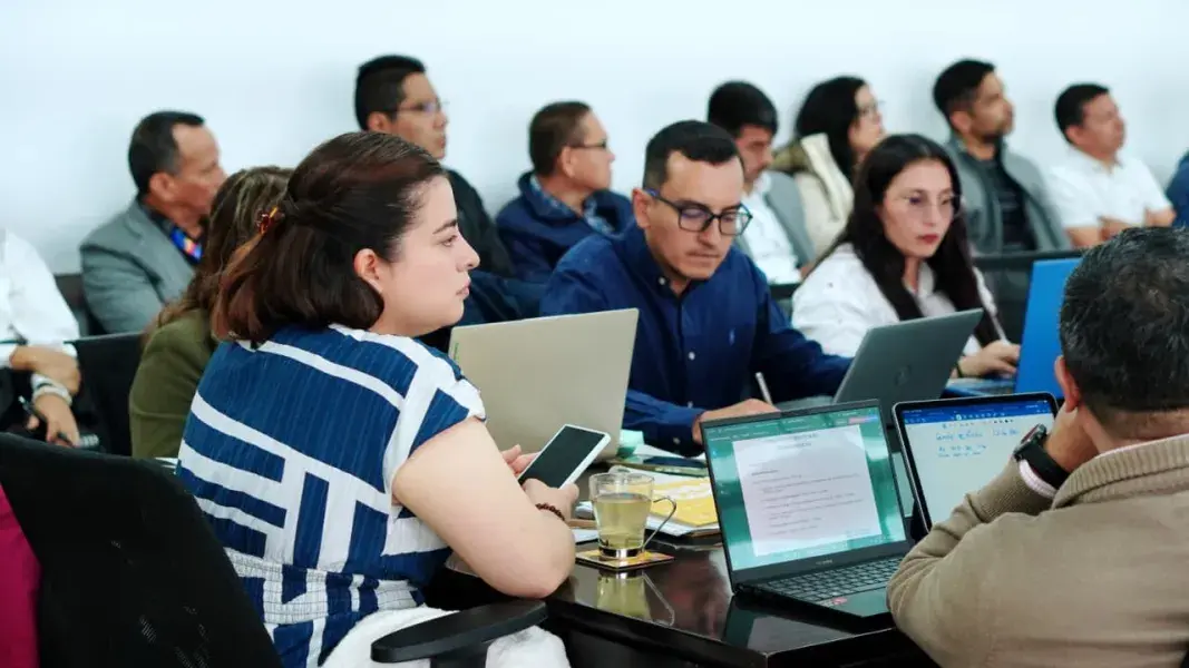 Ideam - Directora del Ideam impulsa la modernización de la Red Hidrometeorológica Nacional