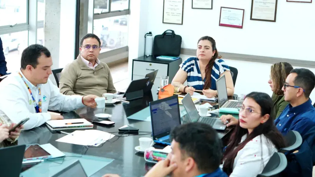 Ideam - Directora del Ideam impulsa la modernización de la Red Hidrometeorológica Nacional