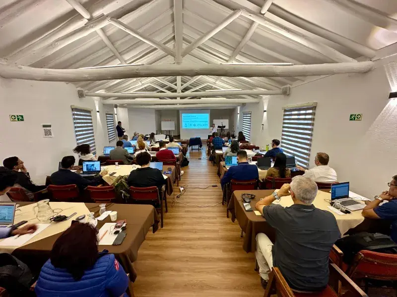 El Ideam lidera intercambio regional sobre monitoreo de bosques y carbono en Villa de Leyva.