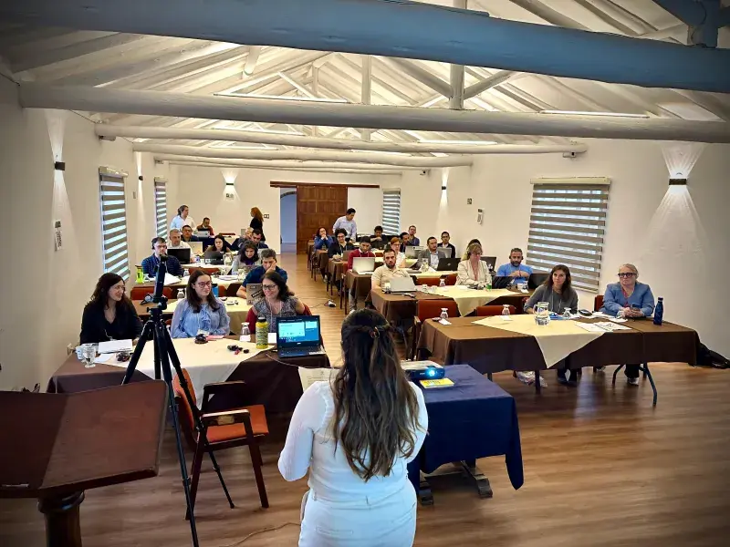 El Ideam lidera intercambio regional sobre monitoreo de bosques y carbono en Villa de Leyva.